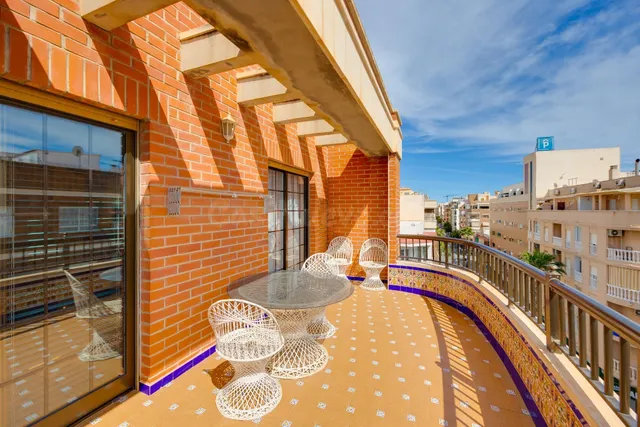 ¡ ALQUILER LARGA TEMPORADA! ATICO DUPLEX DE 250M2 EN EL CENT