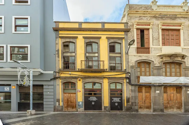 EN VENTA, MAGNÍFICO EDIFICIO REFORMADO EN TRIANA. APTO PARA 