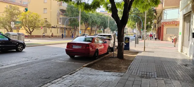SE VENDE PLAZA DE GARAJE / BENALUA — 2