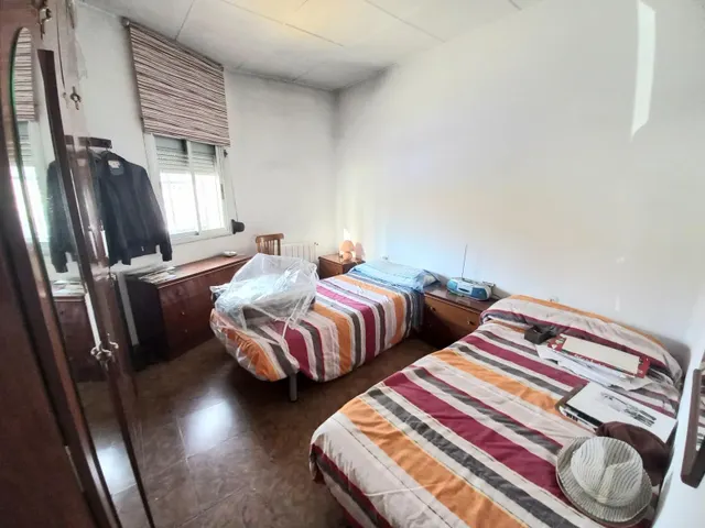 CHALET ADOSADO A REFORMAR, ESQUINERO CON SALIDA A DOS CALLES — 8