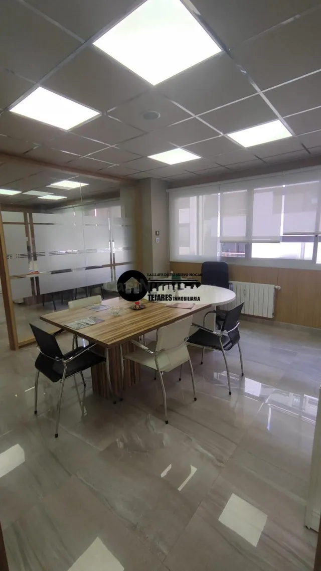 INMOBILIARIA TEJARES VENDE OFICINA REFORMADA EN PLENO CENTRO - foto 4