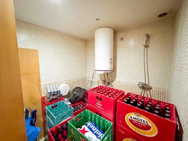 Magnifico bar - cafetería en una zona concurrida. — 13