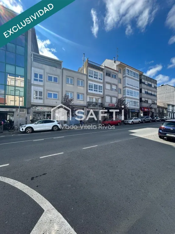 Venta de edificio en el centro de Melide de 3 niveles y 7 pi - foto 3