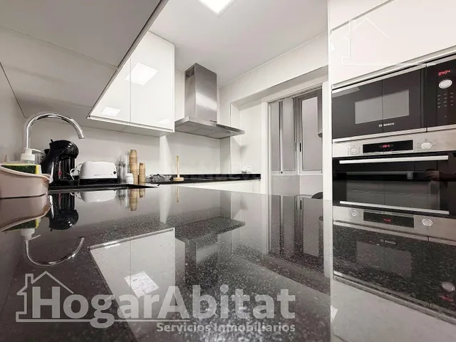 ¡Espectacular! Amplio, moderno y reformado, todo amueblado y - foto 5