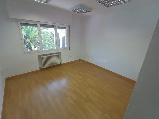 SE VENDE MAGNIFICA OFICINA EN CANOVAS !!!! - foto 4