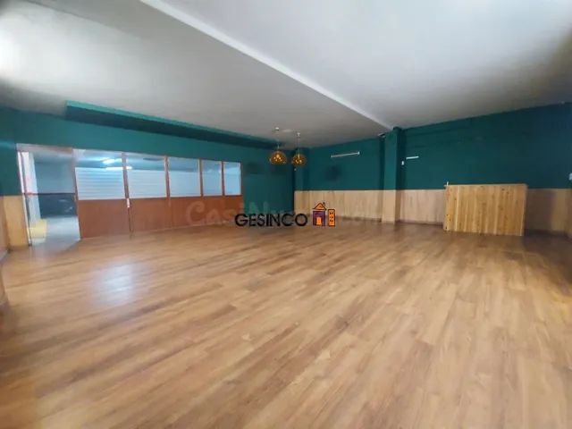LOCAL COMERCIAL CON MUCHAS POSIBILIDADES — 2