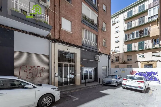 AMPLIO PISO JUNTO GRAN CAPITAN — 29