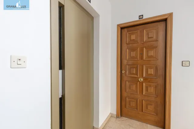 Amplio piso con garaje y trastero en el centro — 38