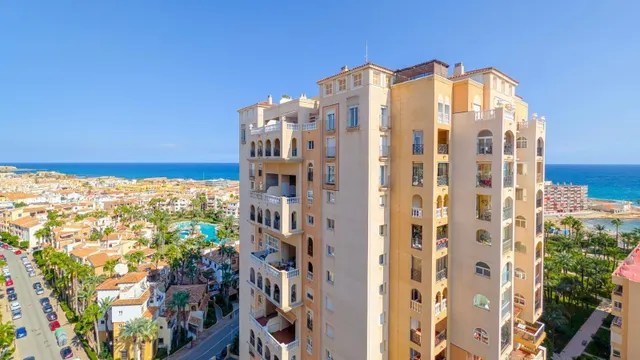 PLANTA 13 CON VISTAS AL MAR EN TORREVIEJA — 18