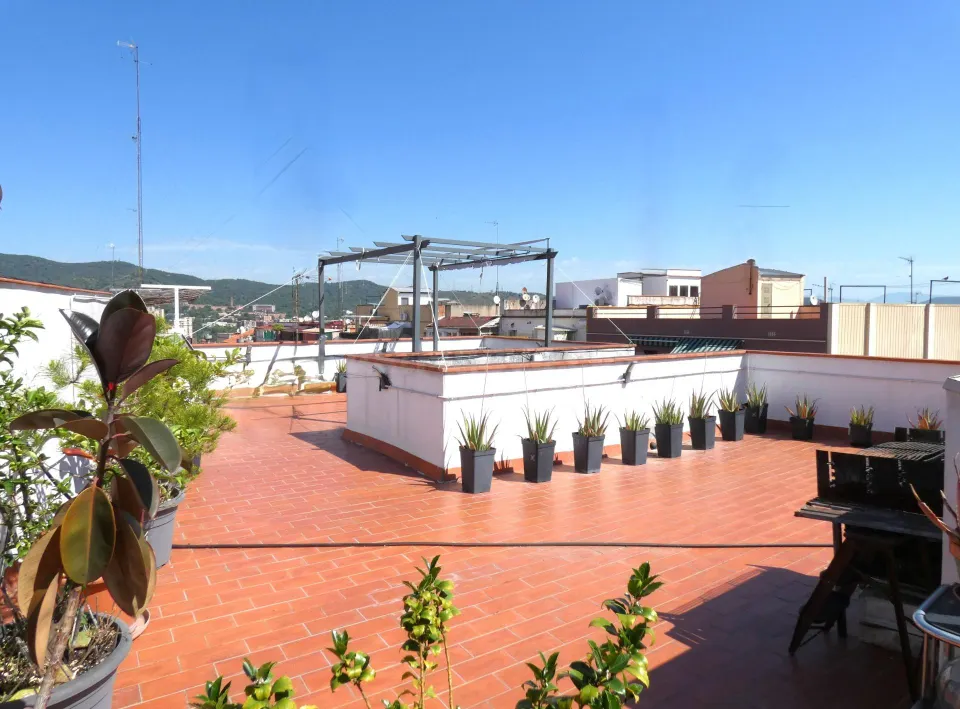 Espectacular ático a 3 vientos con 140 m2 de terrazas privadas y vistas a toda Barcelona
