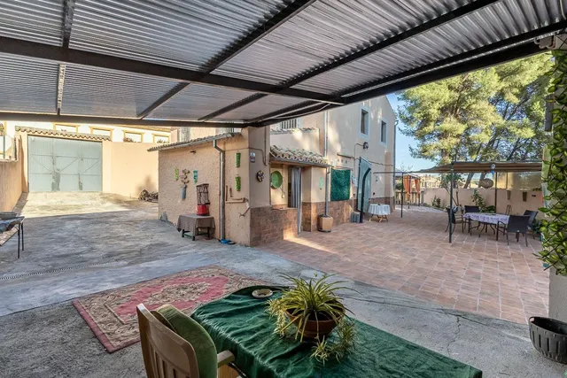 Amplia casa independiente de seis dormitorios a un paso del pantano de los Bermejales — 6