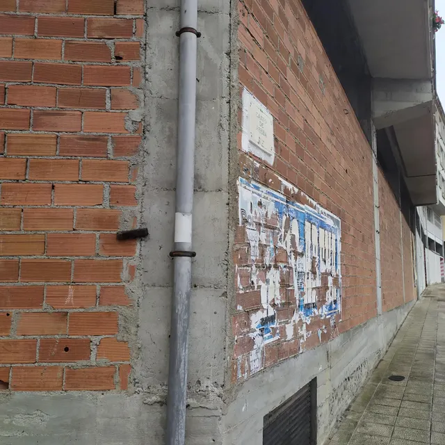 SE VENDE LOCAL COMERCIAL EN SILLEDA — 23