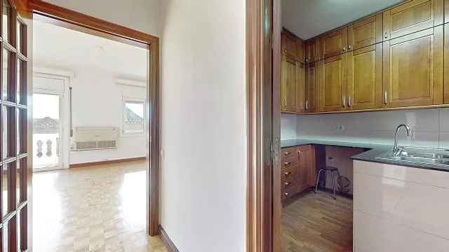 Vivienda en quinta planta con vistas panorámicas, luminosa, con 5 amplias habitaciones. — 12