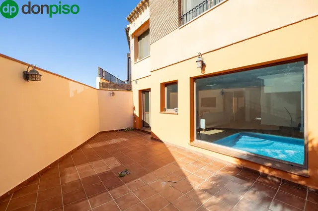 ESPECTACULAR CASA ADOSADA CON PISCINA INDEPENDIENTE — 43