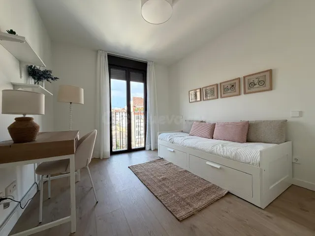 Piso de obra nueva con terraza y garaje en Valencia — 4