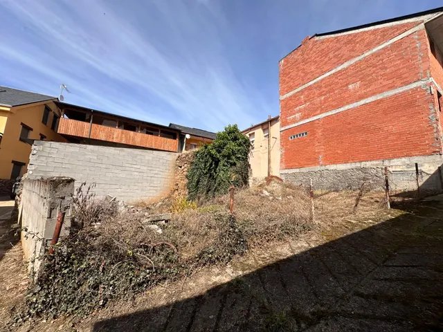 CASA PARA REFORMAR CON TERRENO PRÓXIMO - SAN LORENZO — 21