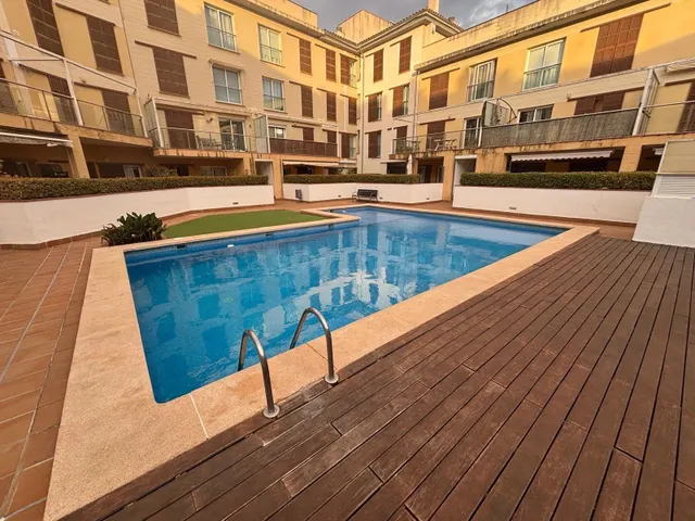 Planta baja con terraza y piscina comunitaria, en CAMPOS — 17