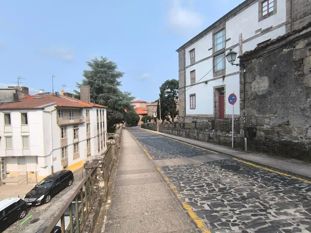 CASA DE PIEDRA EN ZONA MONUMENTAL — 7