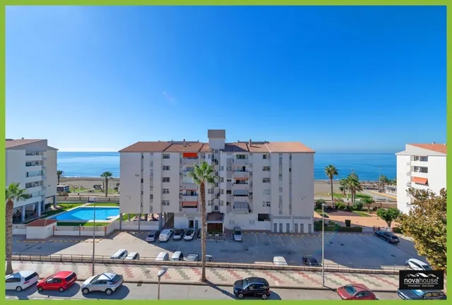 PRECIOSO ÁTICO CON VISTAS ESPECTACULARES AL MAR — 30