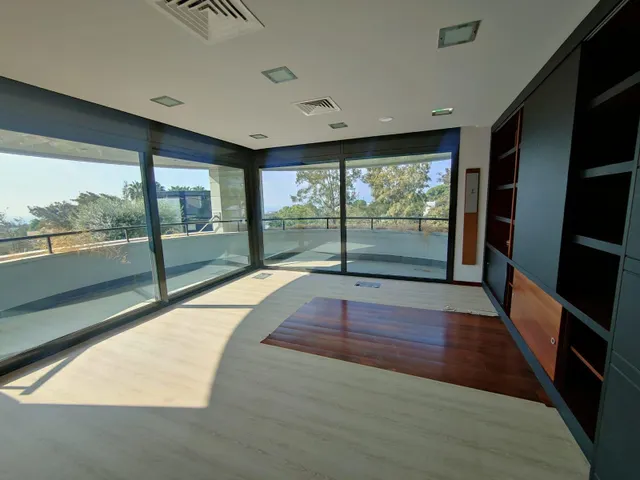 Exclusiva villa de lujo en Ciutat Diagonal, Esplugues de Llobregat, con vistas panorámicas a Barcelona y al mar — 47