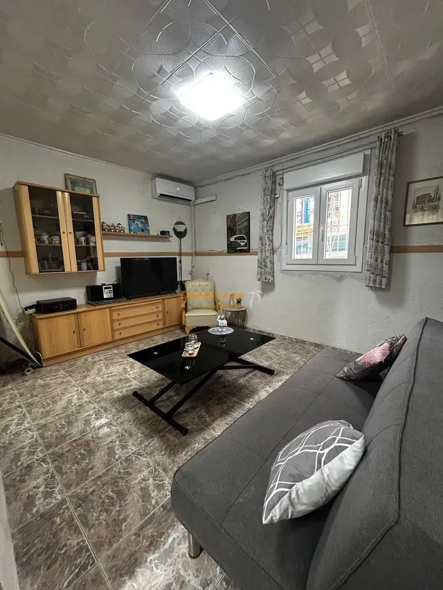 Se vende planta baja en zona la rata. — 10