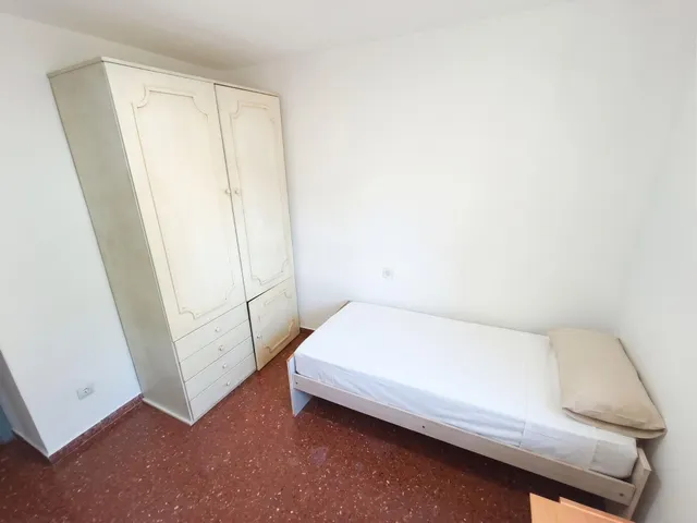 Piso o habitaciones en Alquiler: Ideal para Estudiantes en Parque Nueva Granada, Granada | ref: DLR00276 — 11
