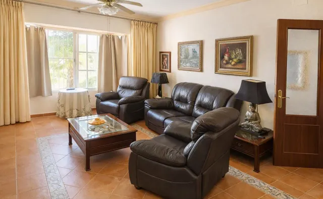 Chalet urbano en Los Gallos. — 10