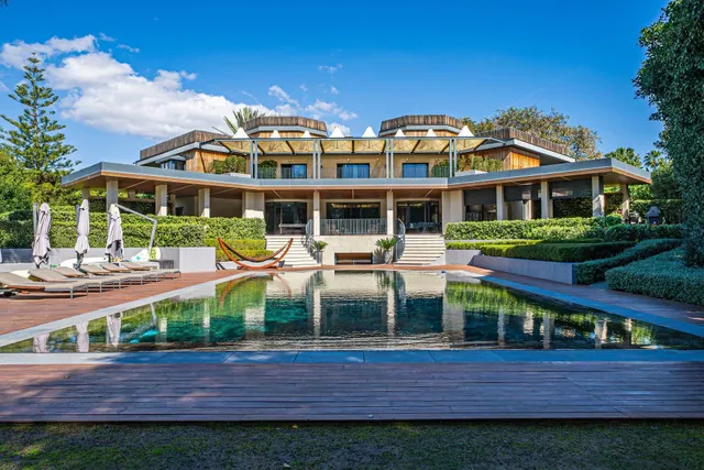 Exclusiva mansión en venta en primera línea de golf en Guada