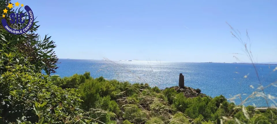 Parcela urbana con espectaculares vistas al mar