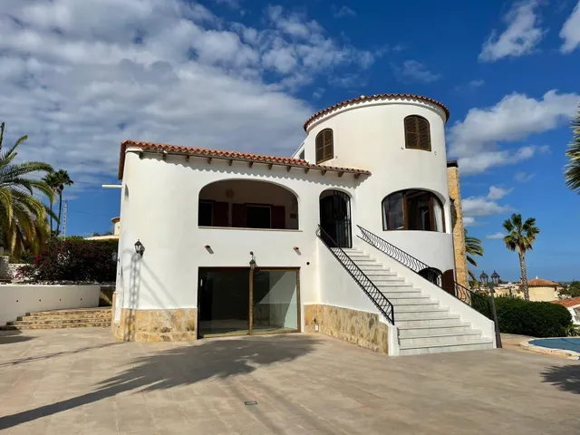 Villa con preciosas vistas al mar y amplia parcela en Calpe — 30