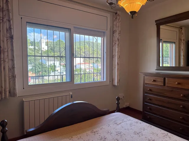 Casa con vistas, amplio espacio exterior y múltiples posibilidades en Mas Milà, Olivella — 25
