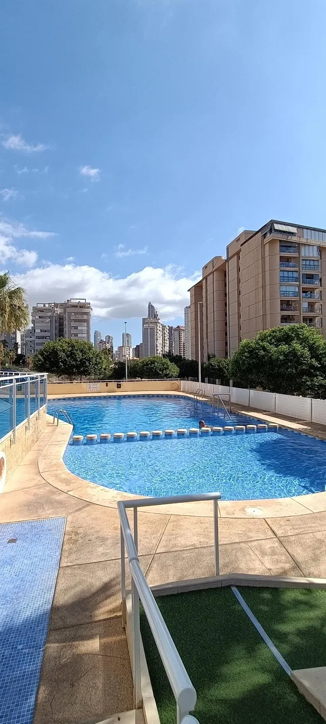 ¡OPORTUNIDAD! APARTAMENTO DE 2 DORMITORIOS Y 2 BAÑOS CON GRAN TERRAZA, BALCÓN Y PISCINA CERCA DEL MAR — 27