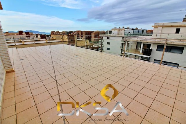 Impresionante ático dúplex en venta con vistas al mar y mont