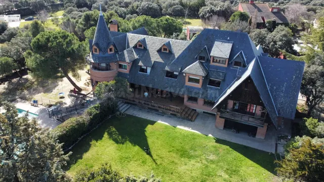 Mansión residencial: Privacidad, naturaleza y gran potencial en Villanueva de la Cañada — 2