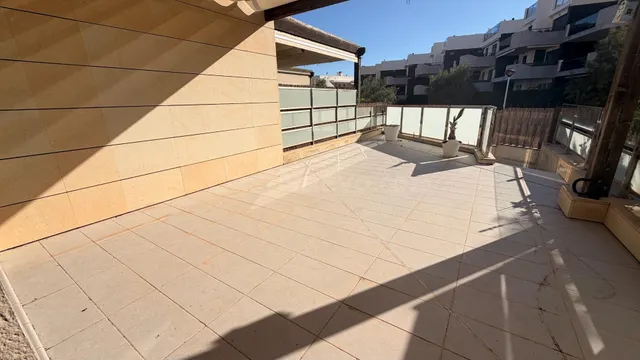 Exclusivo adosado en Los Arenales del Sol a tan solo 150 met - foto 3