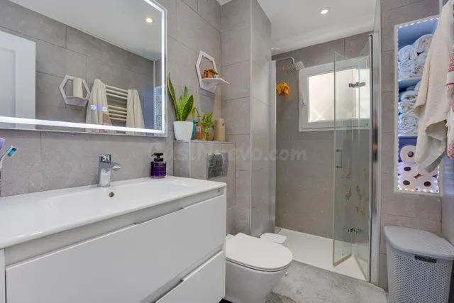 Bungalow planta alta reformado, en residencial con piscina comunitaria — 5