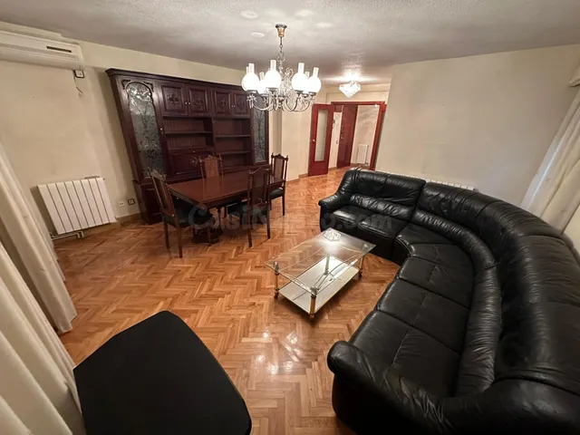 VENTA DE PISO CON TERRAZA, GARAJE Y TRASTERO EN AVDA. JUAN C - foto 3