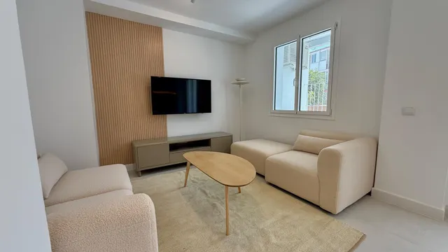 Vivienda completamente reformada con 3 dormitorios, terraza, jardín privado y piscina — 29
