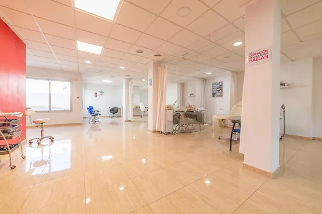 Local comercial 306m² en venta - Centro urbano — 15