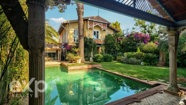 Villa exclusiva con alma exótica, piscina y jardín privado e