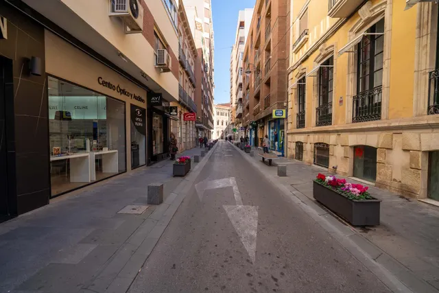 Plaza de garaje en el centro — 9