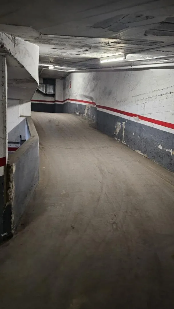Se vende plaza de aparcamiento en Sants - Montjuïc / el Poble Sec (Barcelona). — 6