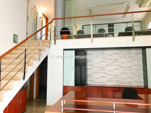 Estupendo Local comercial con entrada representativa - foto 2