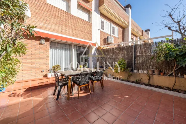 Casa adosada en venta en Passatge de Montbrió del Camp, Reus. — 13