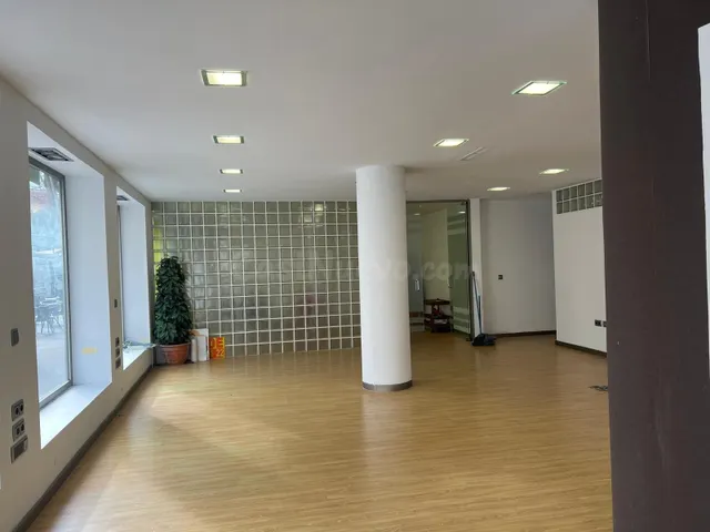 Amplio Local Comercial en el Corazón de Gandia