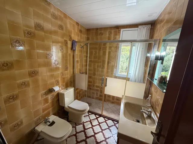 VIVIENDA ADOSADA DE 3 PLANTAS CON GARAJE , 4 habitaciones , AMPLIAS TERRAZAS EN SEGUR DE CALAFELL. — 30
