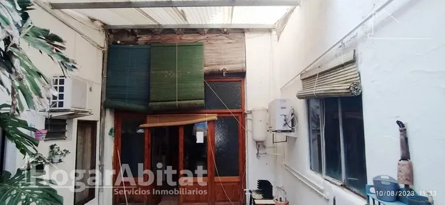 AMPLIA CASA CON MUCHA POSIBILIDAD Y TERRAZA — 16