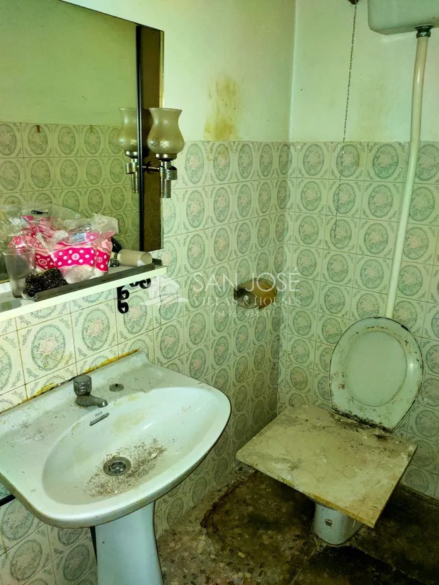 SE VENDE LOCAL QUE HACE ESQUINA EN BUENA ZONA DE ASPE — 5