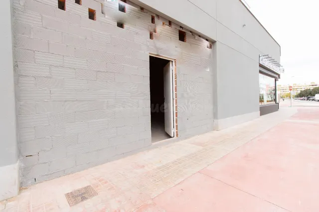 EN VENTA LOCAL COMERCIAL EN PUERTO DE SAGUNTO