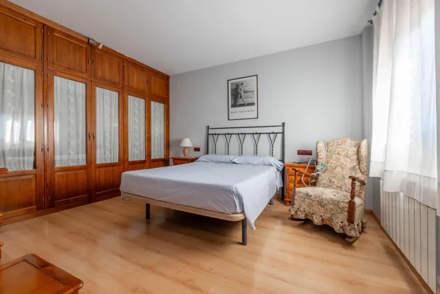 ¡¡ Impresionante chalet dividido en dos viviendas con piscina y zona ajardinadas !! — 50